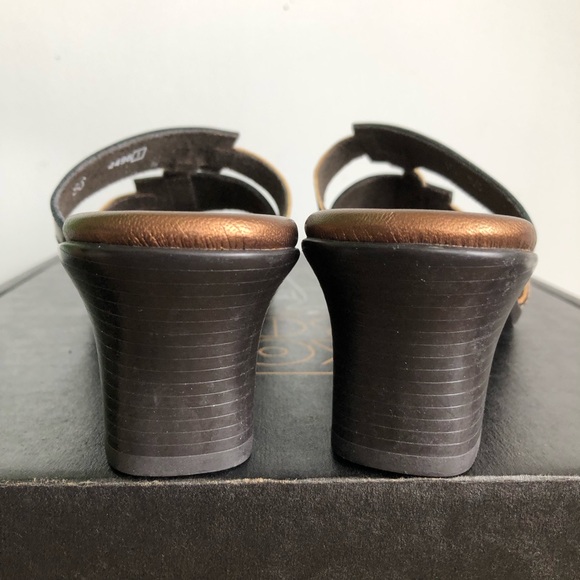 Munro American Jan Sandals in Brown - Picture 9 of 9